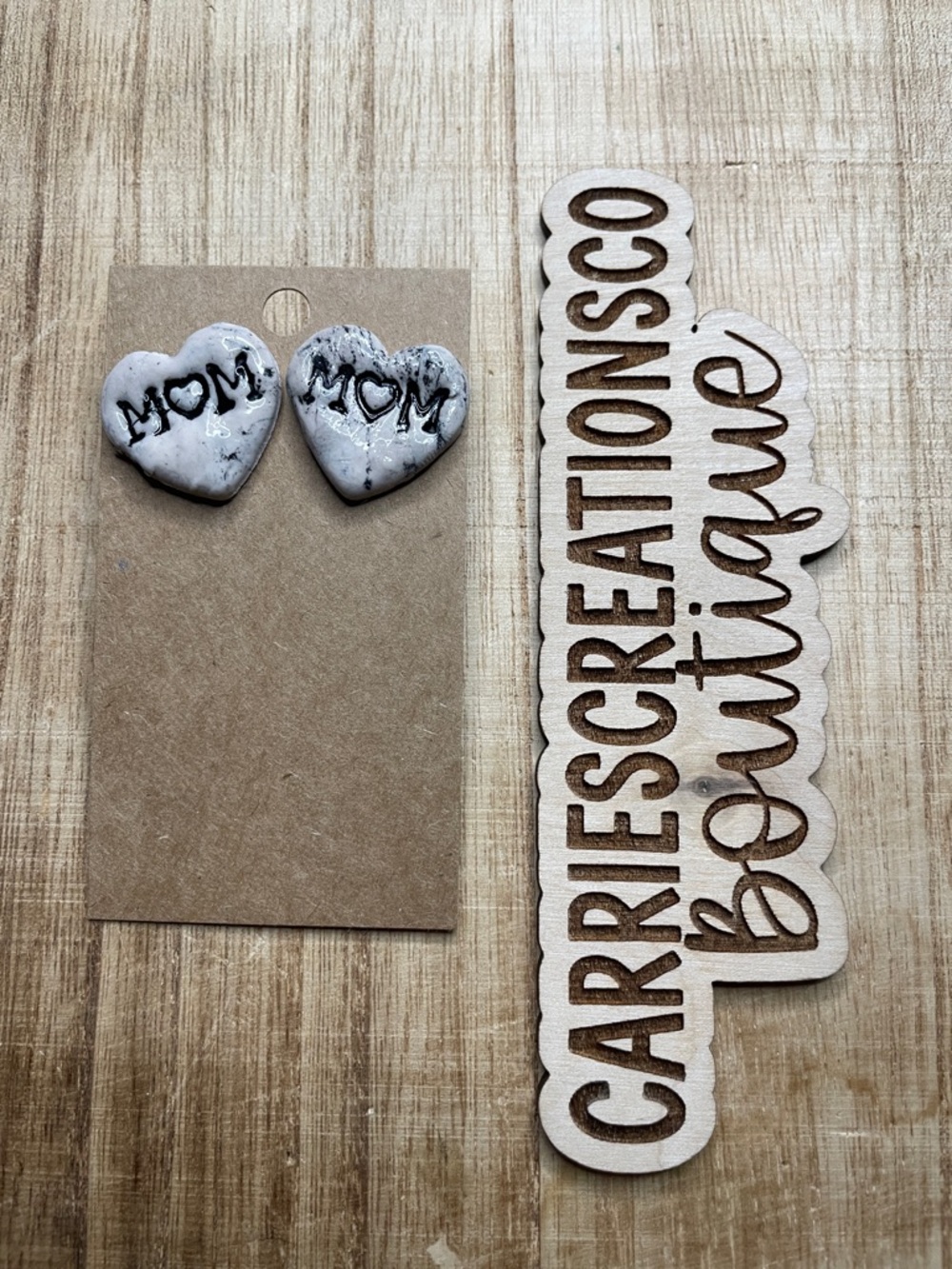 Heart 'MOM' Marble-Look Stud Earrings - White